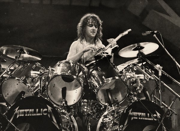 Lars Ulrich with Kirk's guitar - Metallica - Damage Inc. Tour 1987