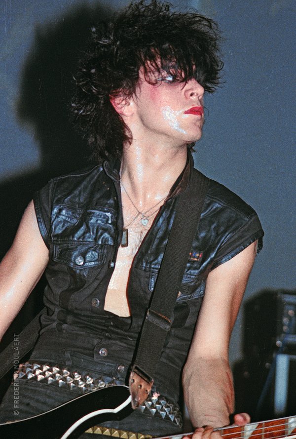 Simon Gallup - The Cure - Brussels 1982