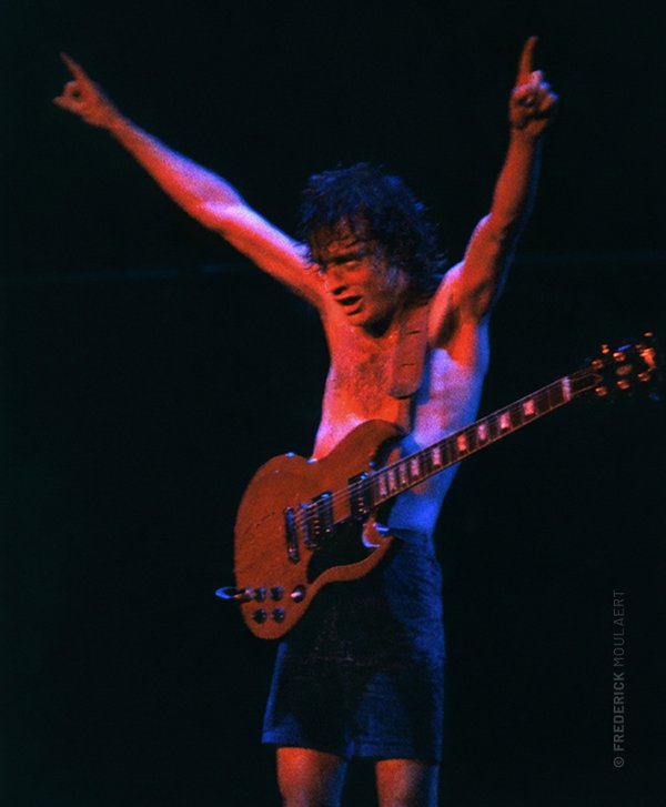 Angus Young - AC/DC - For Those About To Rock Tour - Brussels - Dec. 1982