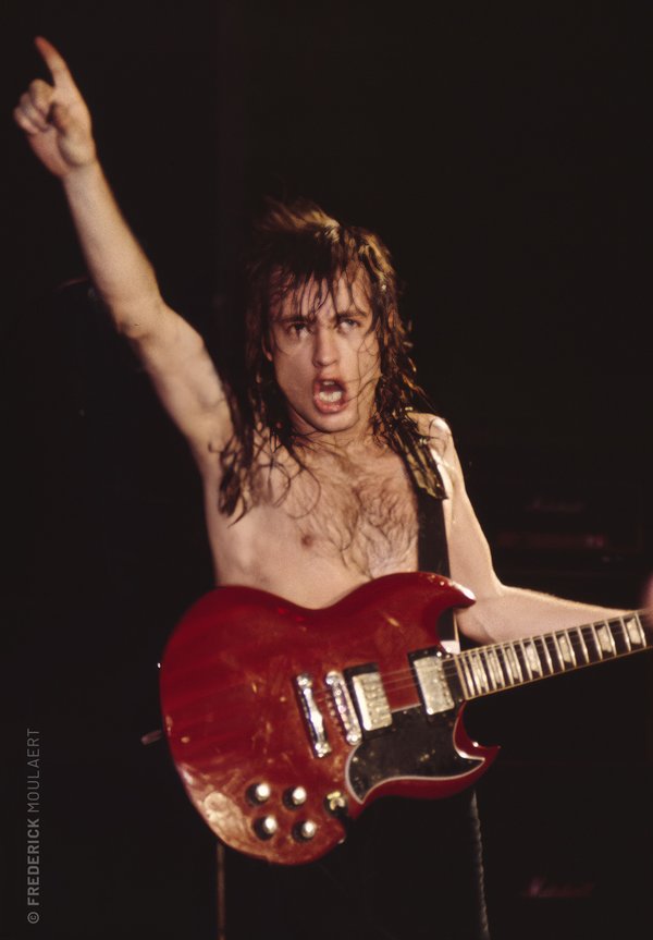 Angus Young - "Fly On The Wall Tour" 1986 Brussels