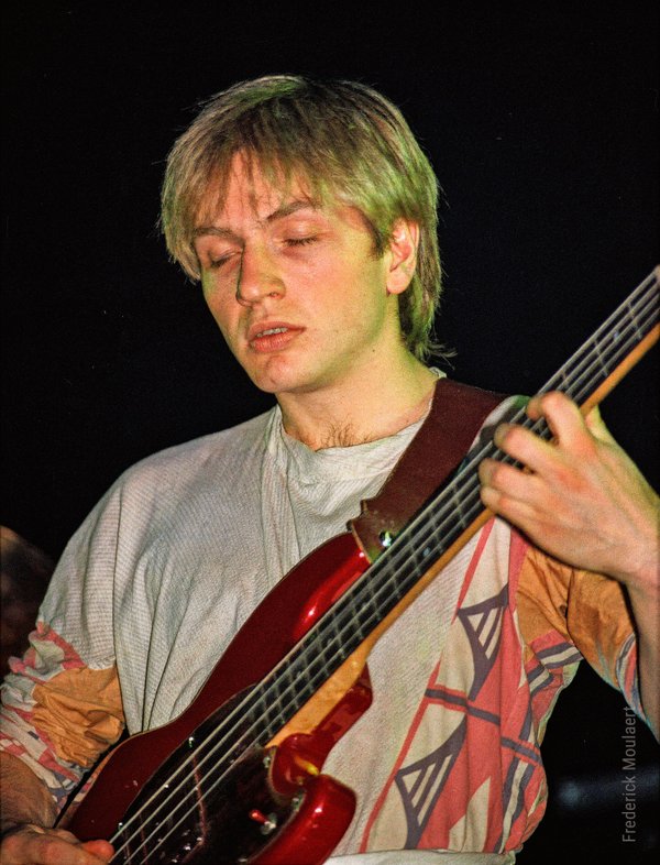 Bowowow – Leigh Gorman – Bass