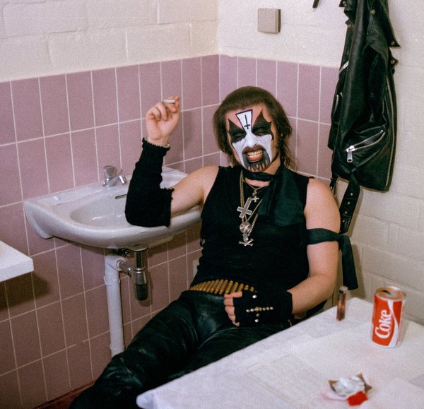 King Dee chilling out backstage (1984)