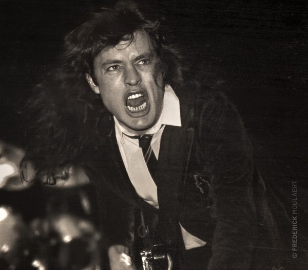 Angus Young - "Fly On The Wall Tour" 1986 Brussels