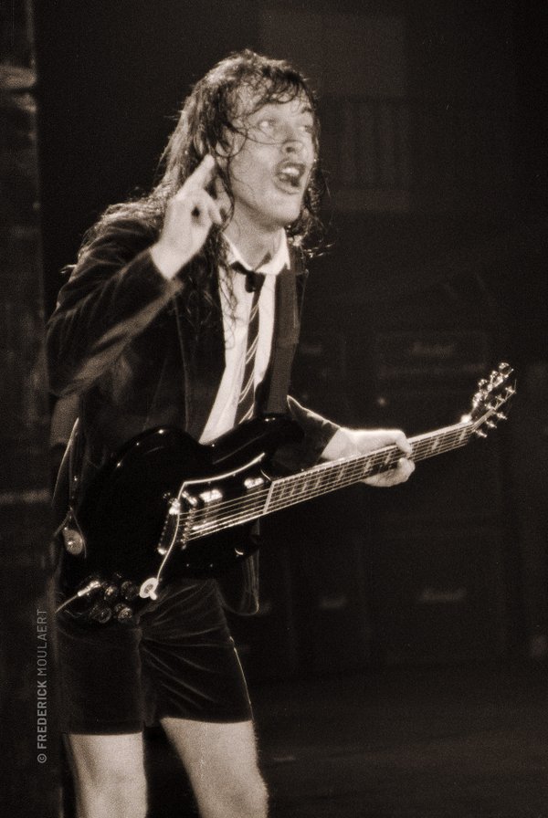 Angus Young - "Fly On The Wall Tour" 1986 Brussels