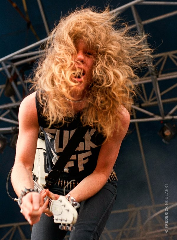James Hetfield playing the Heavy Sound Festival in June 1984