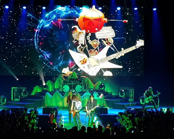 Helloween Future World - Still using artwork on LIVE performances