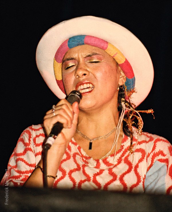 Annabella Lwin (UK) Bowowow - 1982
