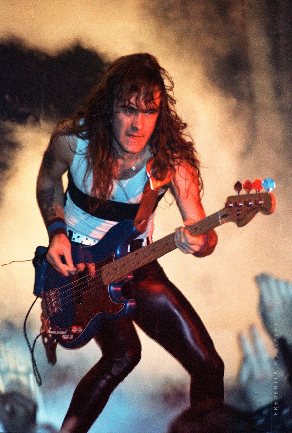 Steve Harris galloping fingers on "THE TROOPER" - World Slavery Tour 84
