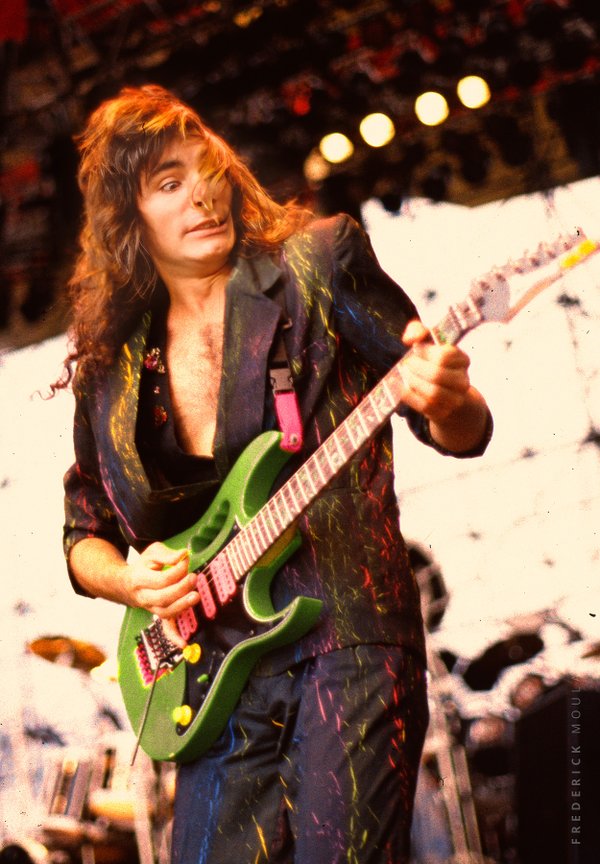 Steve Vai (David Lee Roth)
