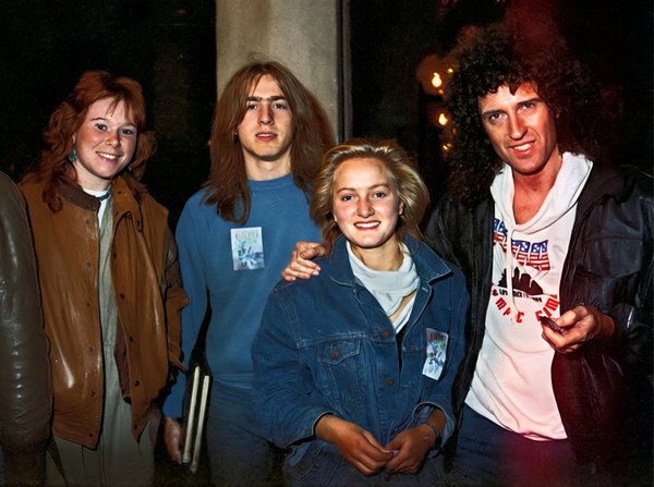 Brian May with my girlfriend Ysabelle, my brother Pierre and my sister Anne (Brussels 1984)