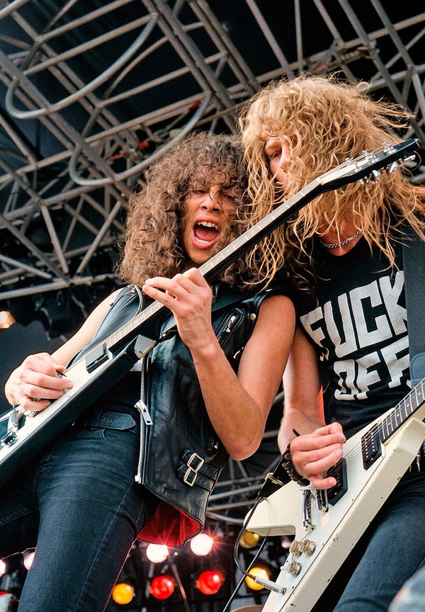 Kirk Hammet & James Hetfield playing the Heavy Sound Festival in June 1984