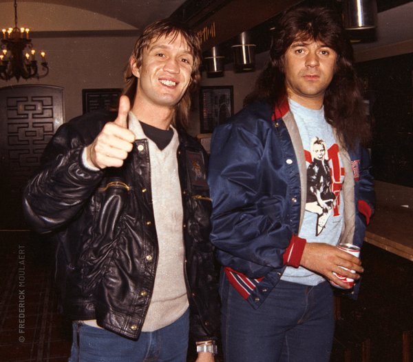 Nicko Mc Brain arrives with his buddie Chris Glen (Michael Schenkers' bassist)
