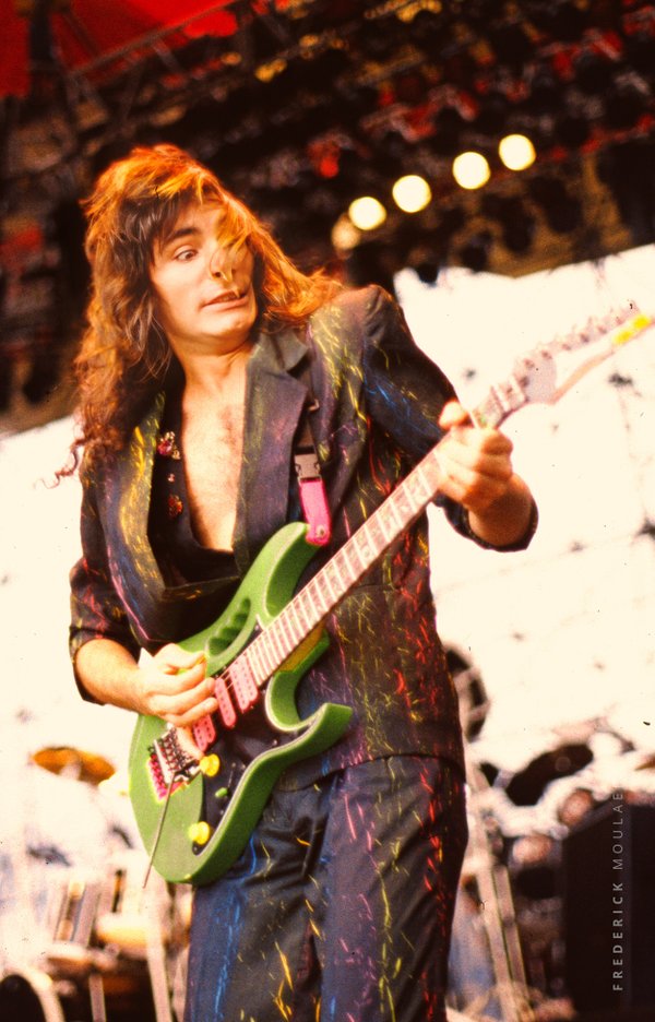 Steve Vai (David Lee Roth)