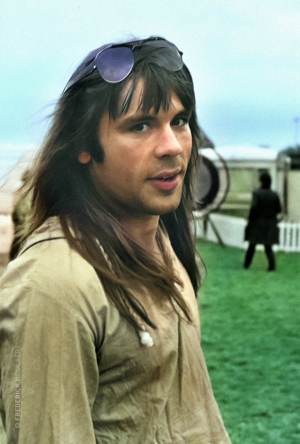 Bruce Dickinson backstage at the Reading Festival - Aug. 1982